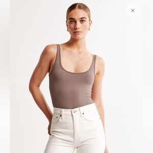 Abercrombie SoftAF Seamless Rib Fabric Scoopneck Bodysuit, Taupe, size S